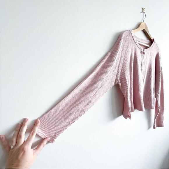 Calvin Klein cropped pink sweater - Picture 3 of 9